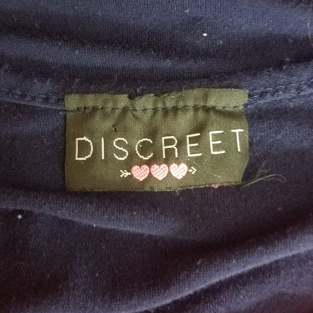 Discreet Tank Top - Picture 2 of 8